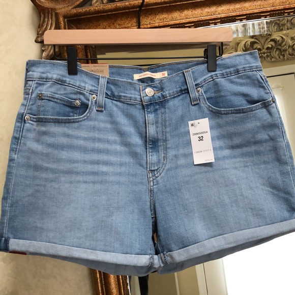 New Levis Women’s Mid-length shorts.  Size 14/W32. - Picture 16 of 16